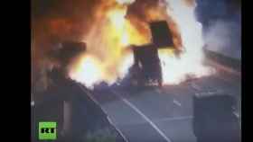 explosion autopista camiones
