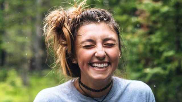 Sonriendo, señal del secreto de la felicidad o ikigai / Jamie Brown en UNSPLASH