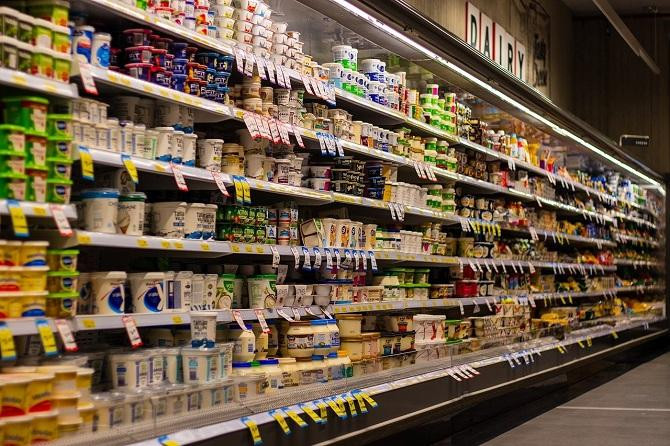 Yogures en el lineal del supermercado / Squirrel_photos EN PIXABAY