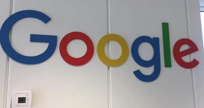 Logo en la sede de Google en la Torre Picasso de Madrid / CG