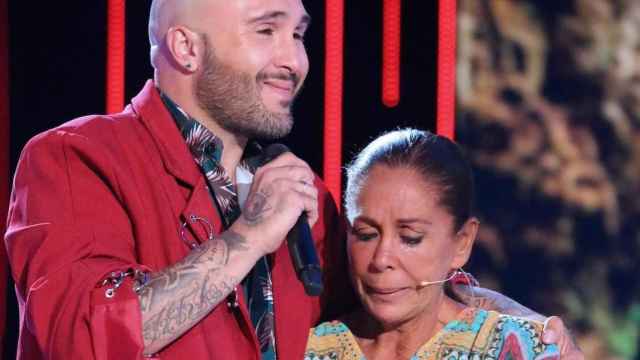 Kiko Rivera y su madre, Isabel Pantoja, en el plató de 'Supervivientes' / EP