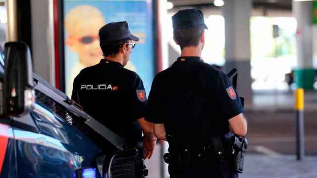Dos agentes de la Policía Nacional / EUROPA PRESS