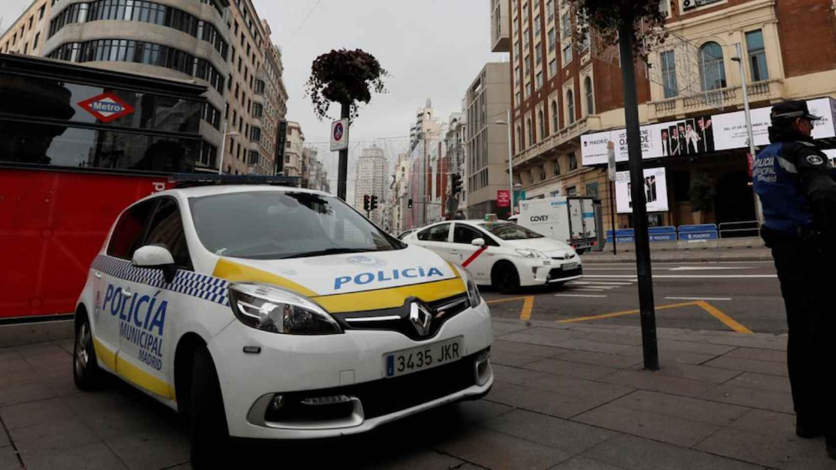 Una patrulla de la policía municipal de Madrid acudió al lugar de los hechos // EFE detenido