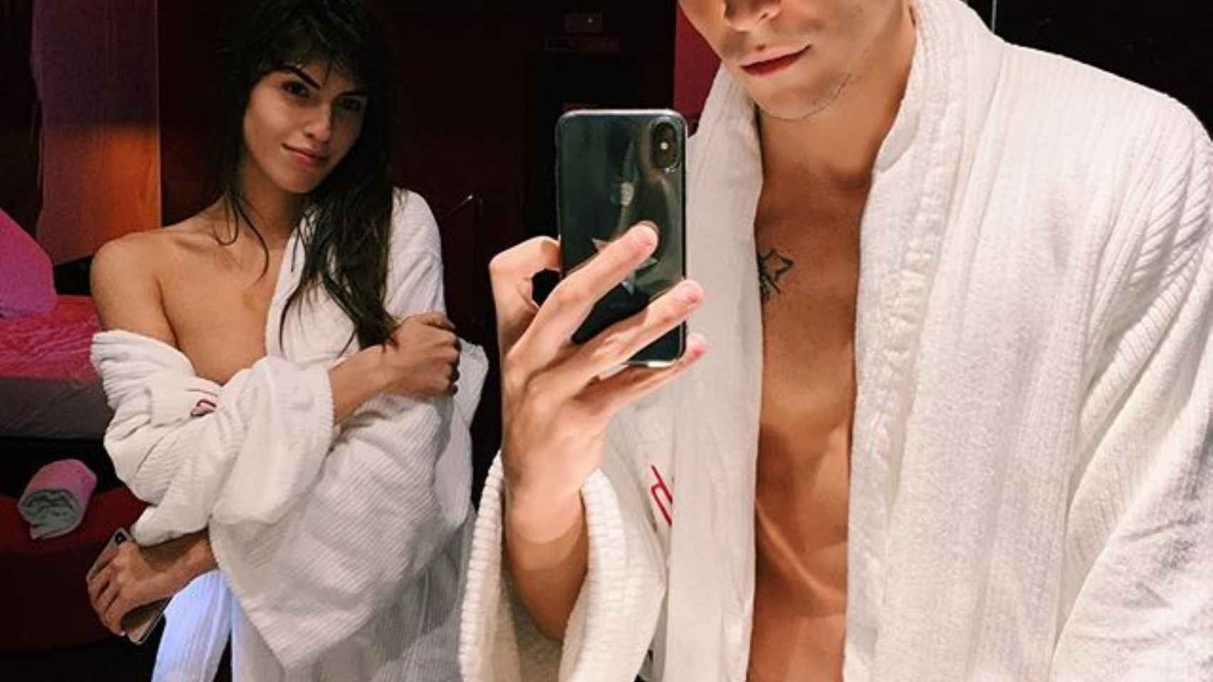 Sofía Suescun posa desnuda con Kiko Jiménez en el baño