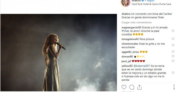 Shakira cantando durante uno de sus conciertos / Instagram