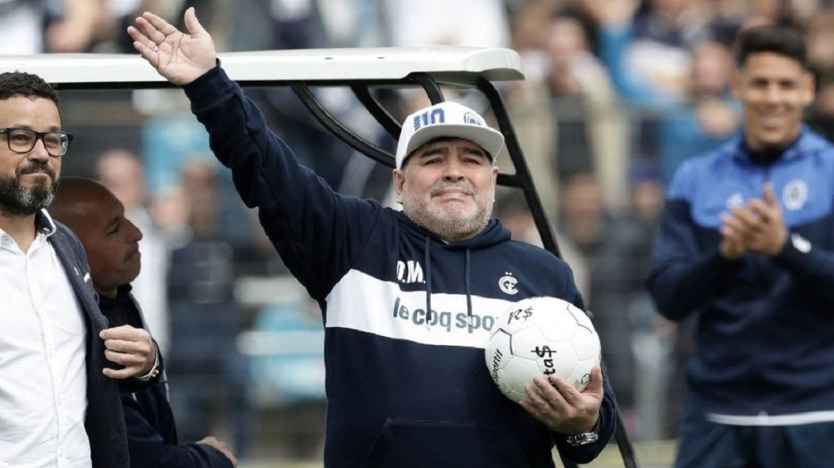 Maradona celebrando su cumpleaños con Gimnasia / Redes