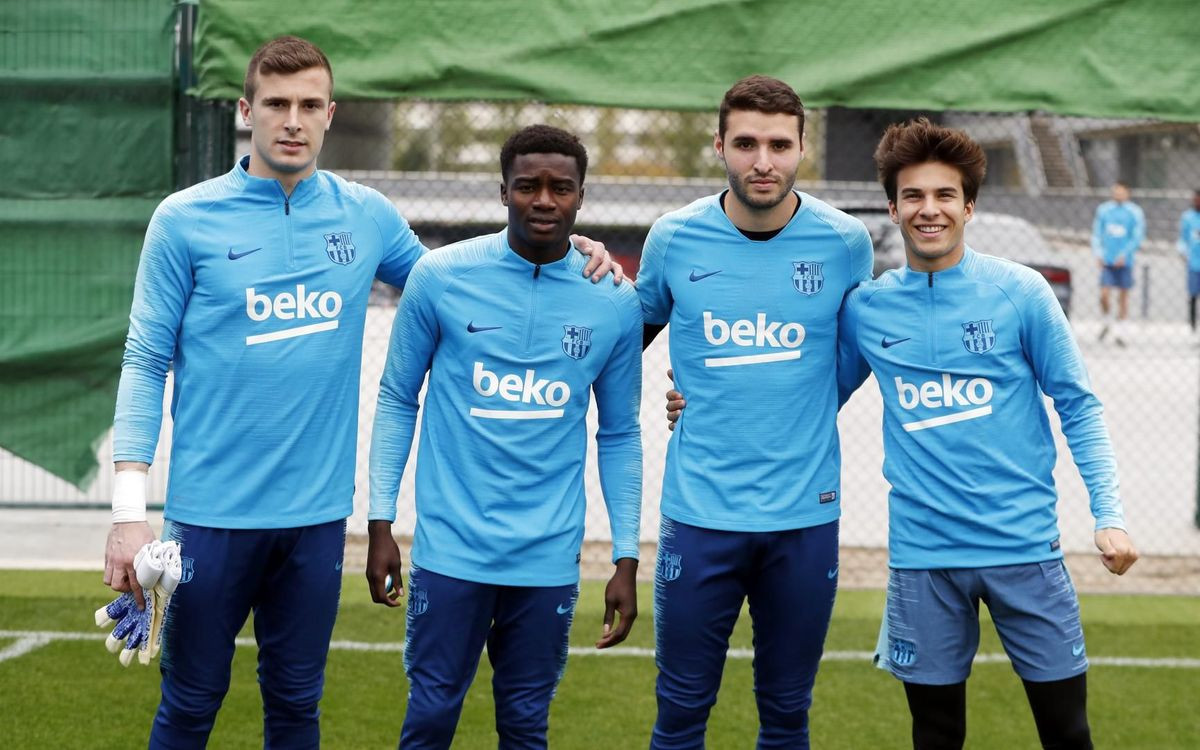 Iñaki Peña, Wagué, Abel Ruiz y Riqui Puig en un entrenamiento con el primer equipo del Barça / FC Barcelona