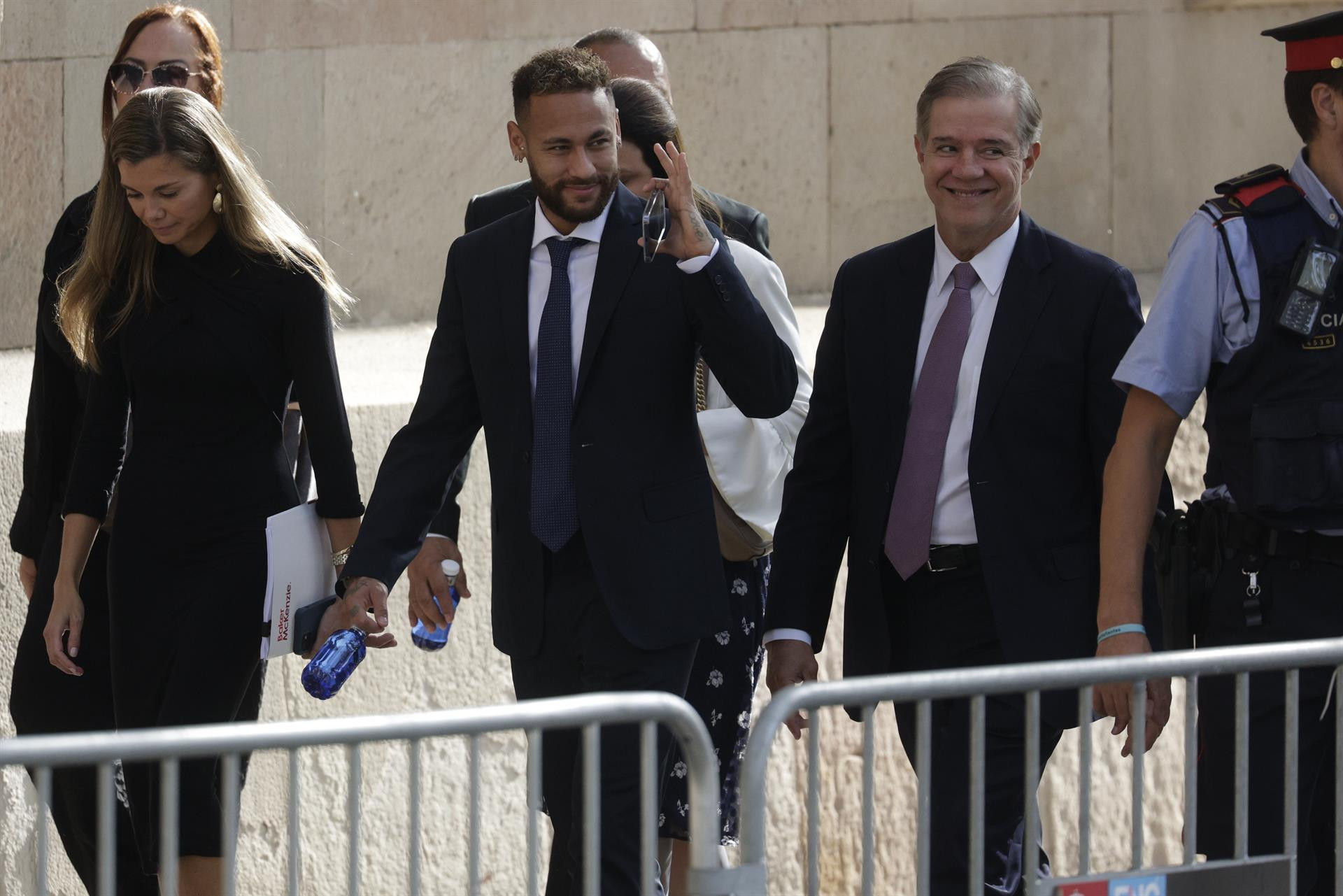 Neymar llega a la Audiencia Provincial de Barcelona / EFE