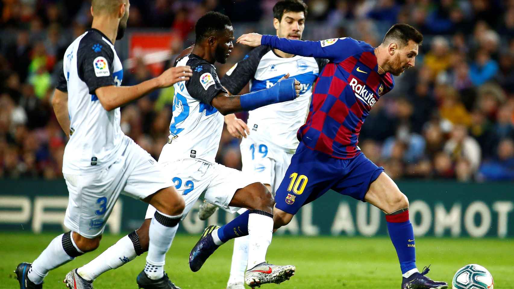 Messi en un partido ante el Alavés / EFE