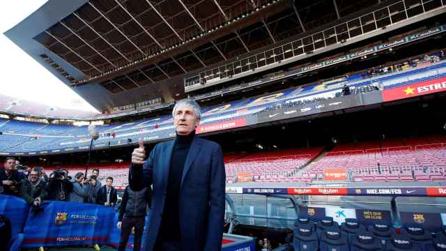Quique Setién pisa el Camp Nou como nuevo entrenador del Barça/ EFE