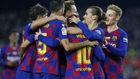Leo Messi celebrando uno de los tres goles con sus compañeros / FC Barcelona