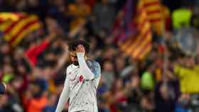 Salah lamentando una ocasión en el Camp Nou / EFE