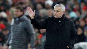 José Mourinho dirigiendo un partido en la Premier League / EFE