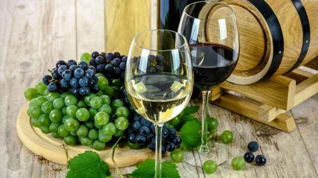 Vinos preparados para ser catados / Photo Mix EN PIXABAY