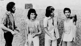 Kiko Veneno, con los hermanos Amador, junto a Luis Cobo, Manglis (izquierda), una de las guitarras del disco ‘Veneno’.