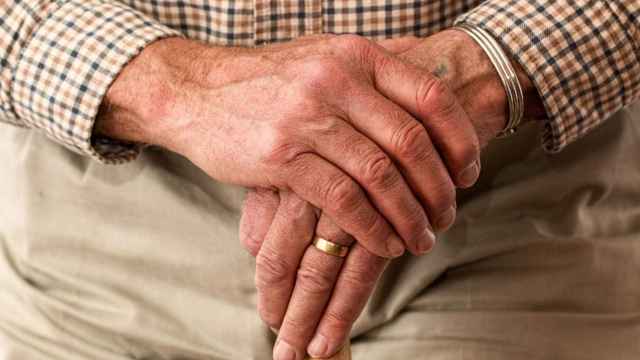Los mayores dependientes requieren de cuidadores especializados / QIDA