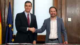 Pedro Sánchez y Pablo Iglesias presentan su programa de Gobierno. Imagen del artículo '2020, rumbo a lo desconocido' / EFE