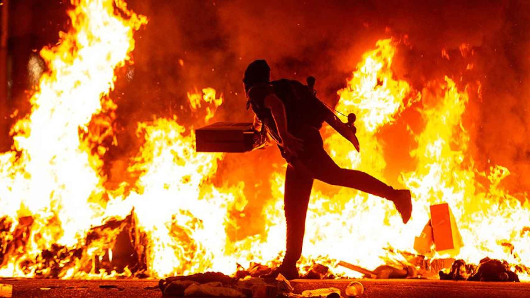 Disturbios en Barcelona provocados por el independentismo violento / EFE