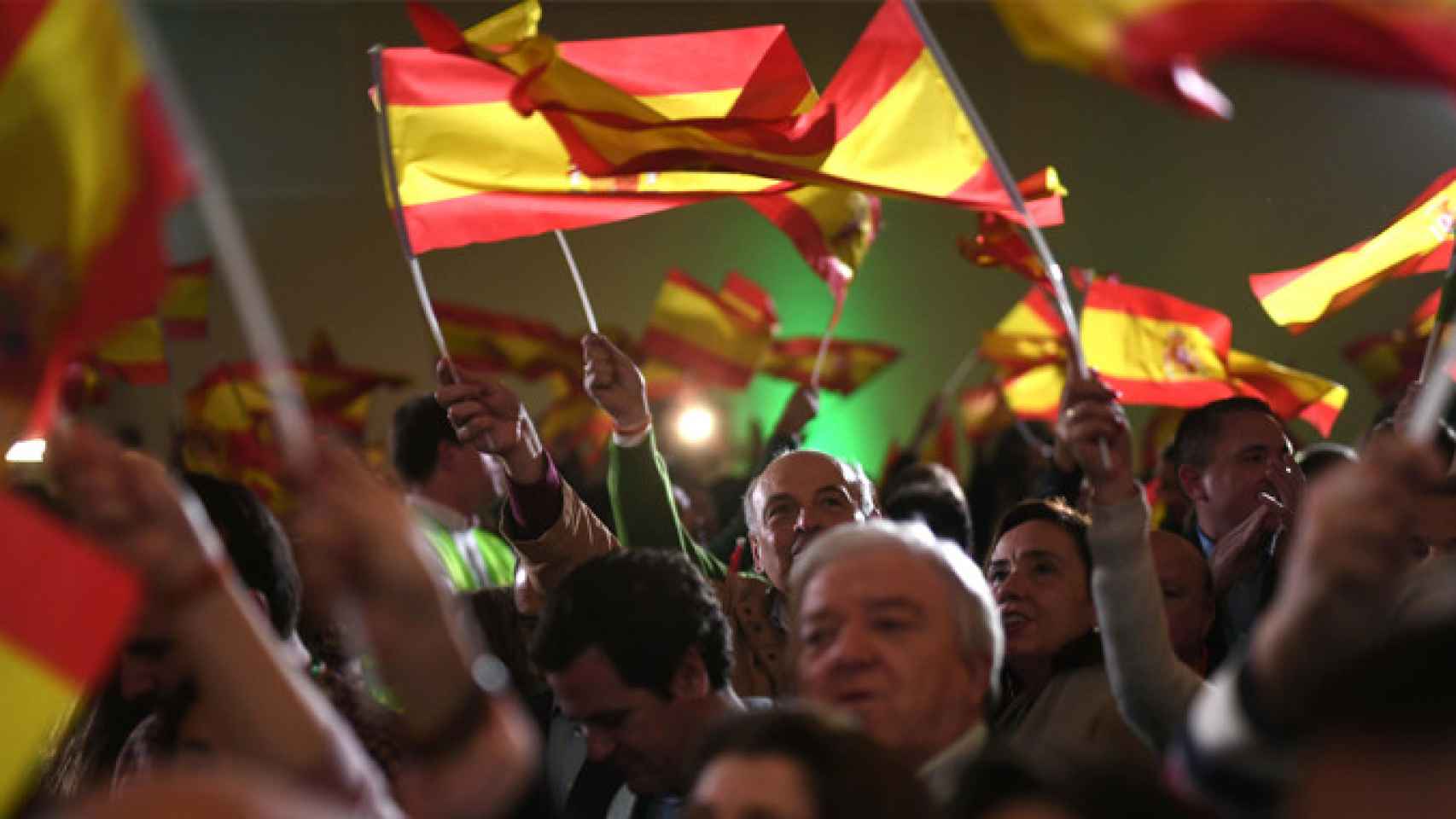 Celebración de seguidores de Vox tras su resultado electoral en Andalucía / EFE
