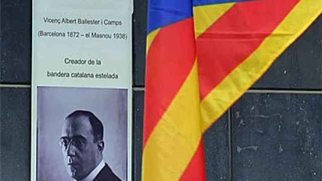 Inauguración de la plaza en honor de Vicenç Albert Ballester Camps, creador de la 'estelada'