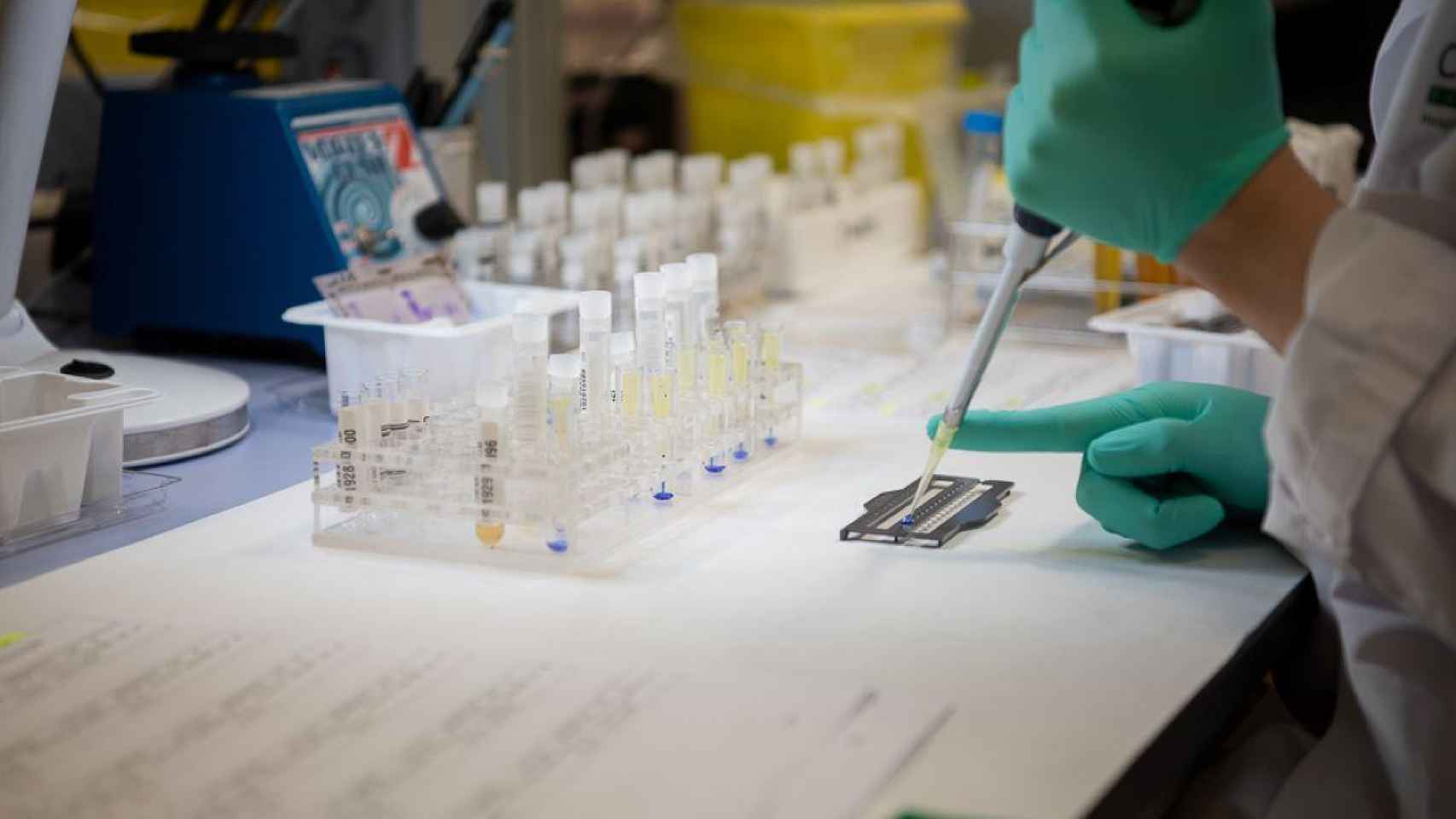 Imagen de un laboratorio en el que se analizan vacunas / HOSPITALCLINIC