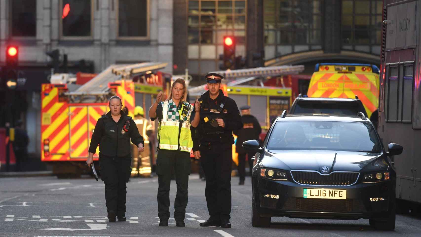 Servicios de emergencia cerca del lugar del atentado en Londres / EFE