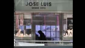 Imagen de los atracadores en la joyería del centro comercial Ànec Blau de Castelldefels (Barcelona) / CG