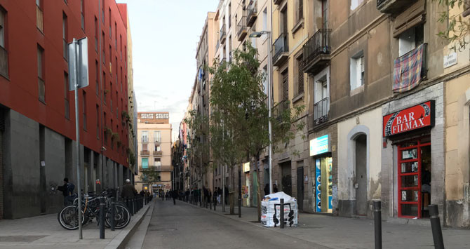 Prostitutas trabajando en la calle d'En Robador, en el Raval de Barcelona / CG