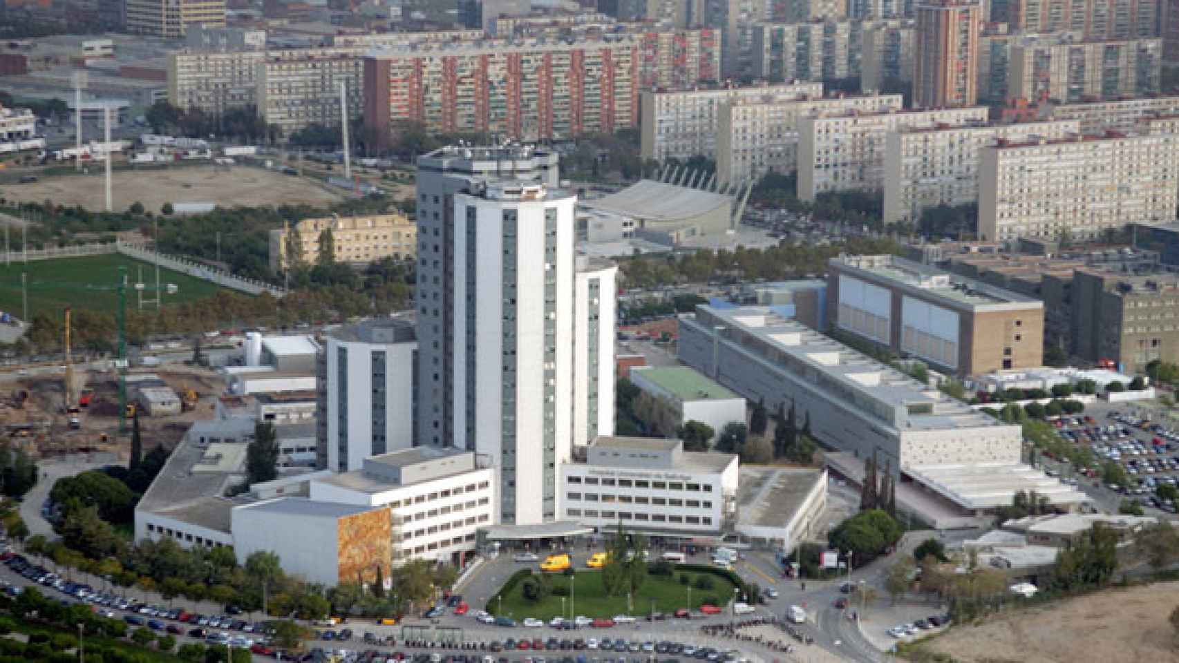 Vista del Hospital Universitari de Bellvitge (HUB), uno de los más afectados por los recortes / CG