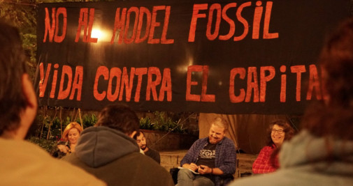 Activistas de End Fossil Barcelona en la UB / TWITTER