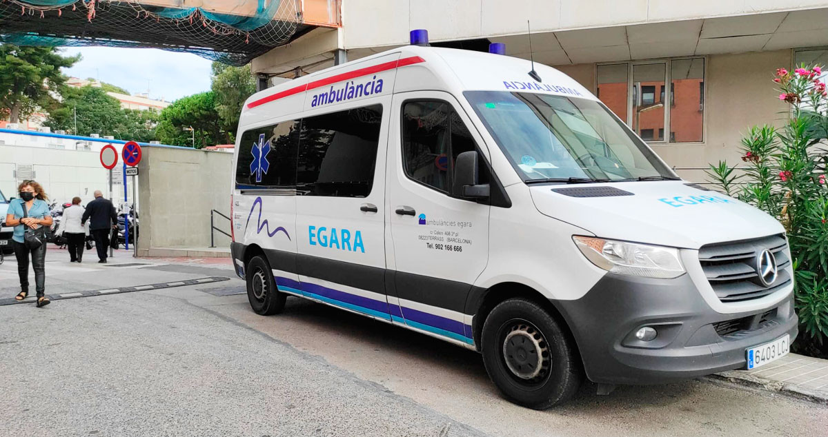Una ambulancia de Egara en un hospital de Barcelona / CG