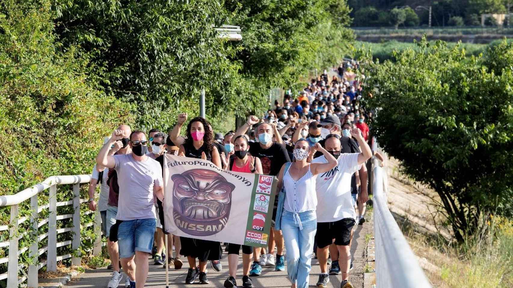 Marcha de los trabajadores de Nissan contra el cierre de la fábrica en Cataluña / EFE