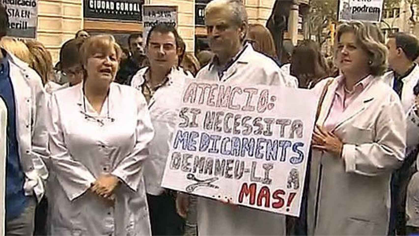 Manifestación de farmacéuticos en octubre de 2012 para protestar contra el retraso de los pagos por parte de la Generalidad