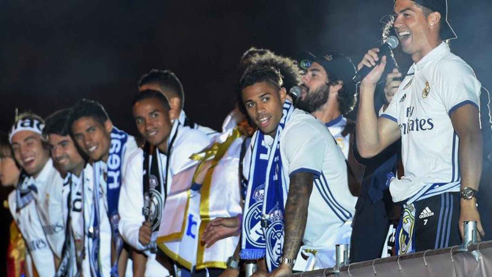 Los jugadores del Real Madrid celebrando el título de Liga
