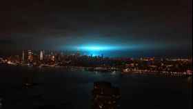 El cielo de Nueva York tras la explosión de un transformador / TWITTER