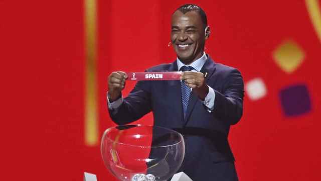 Cafu, leyenda del fútbol brasileño, en el sorteo de la fase de grupos del Mundial de Qatar / EFE