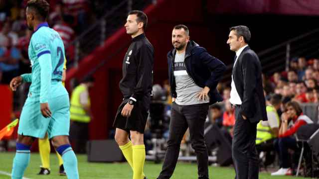 Ernesto Valverde en el partido ante el Granada / EFE