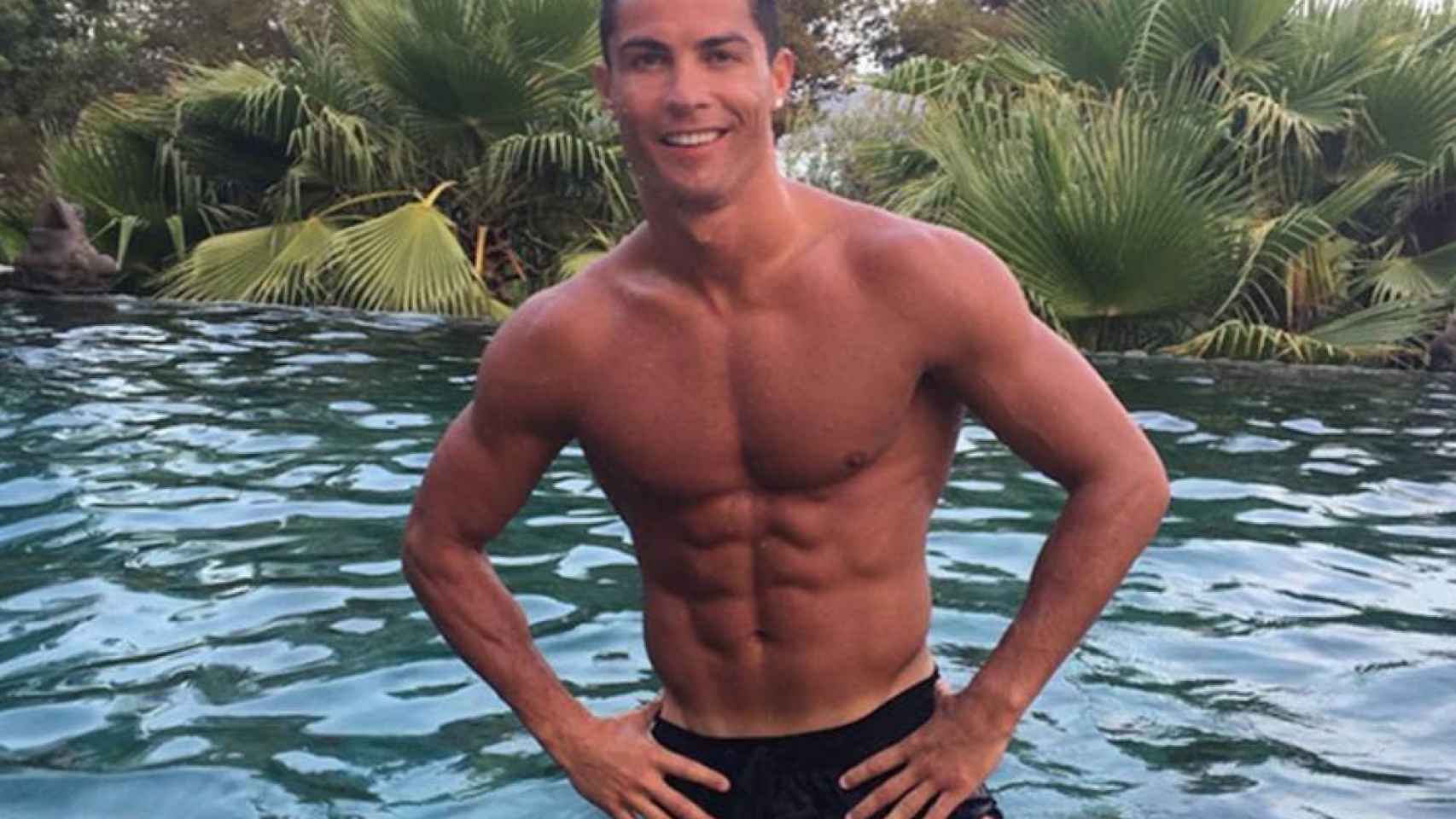 Una foto de archivo de Cristiano Ronaldo en la piscina / INSTAGRAM