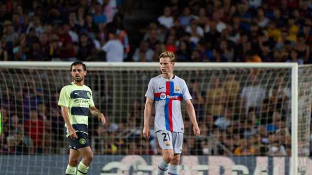 Frenkie de Jong, contra el Manchester City / LUIS MIGUEL AÑÓN (CULEMANIA)