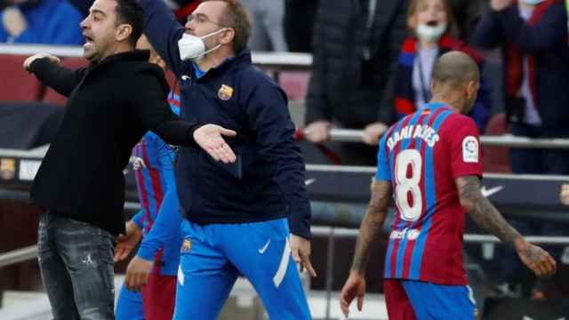 Alves, tras ser expulsado contra el Atlético / EFE