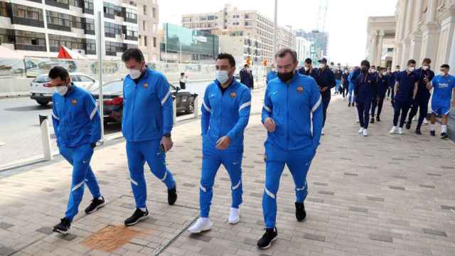 Xavi Hernández, con sus ayudantes, en Riad antes del Barça-Real Madrid de la Supercopa