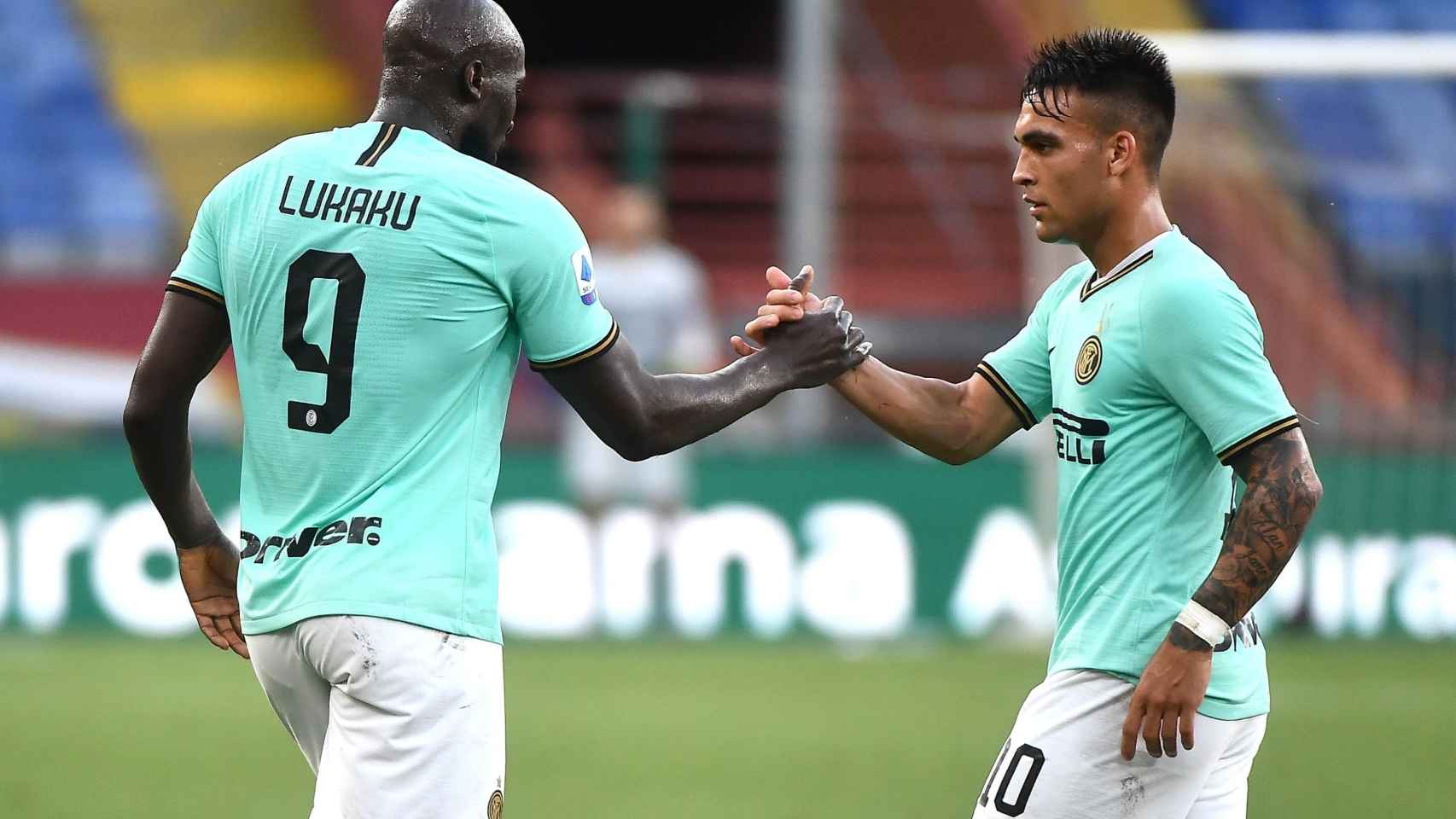 Romelu Lukaku y Lautaro Martínez celebrando un gol contra el Génova / EFE