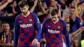 Gerard Piqué y Clement Lenget lamentando un gol del Barça / FC Barcelona