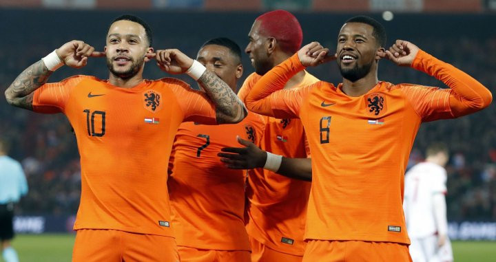 Wijnaldum y Depay, celebrando un gol con Holanda | EFE