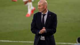 Zinedine Zidane durante el partido del Villarreal / EFE
