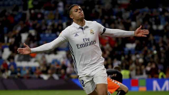 Mariano celebra un tanto con el Madrid/ EFE