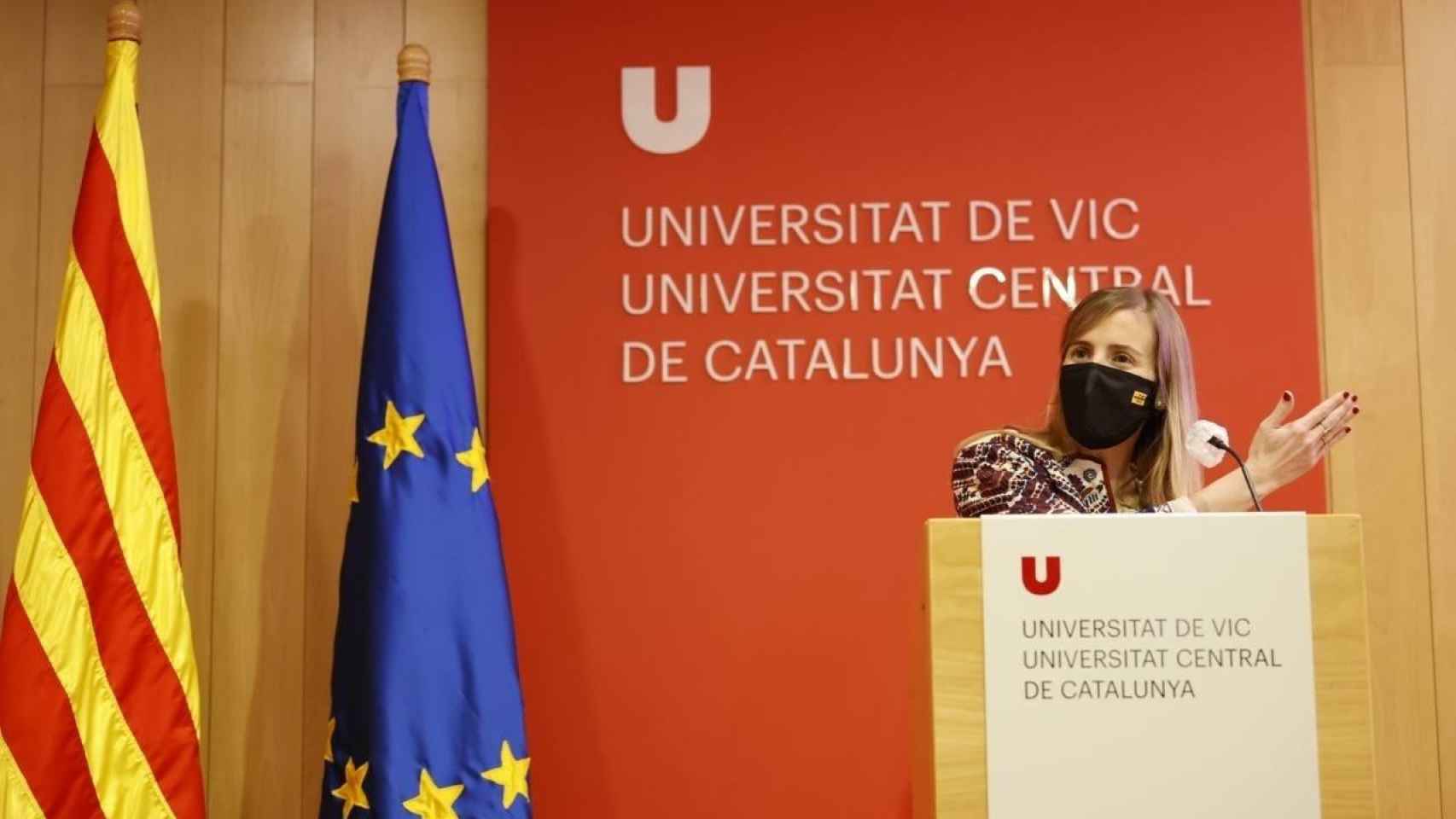 La consellera de Acción Exterior de la Generalitat, Victòria Alsina, en la clausura de una mesa redonda en la Universitat de Vic / GENERALITAT DE CATALUÑA