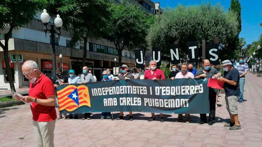 Independentistes d'Esquerres muestran su apoyo a Carles Puigdemont en Tarragona / TWITTER