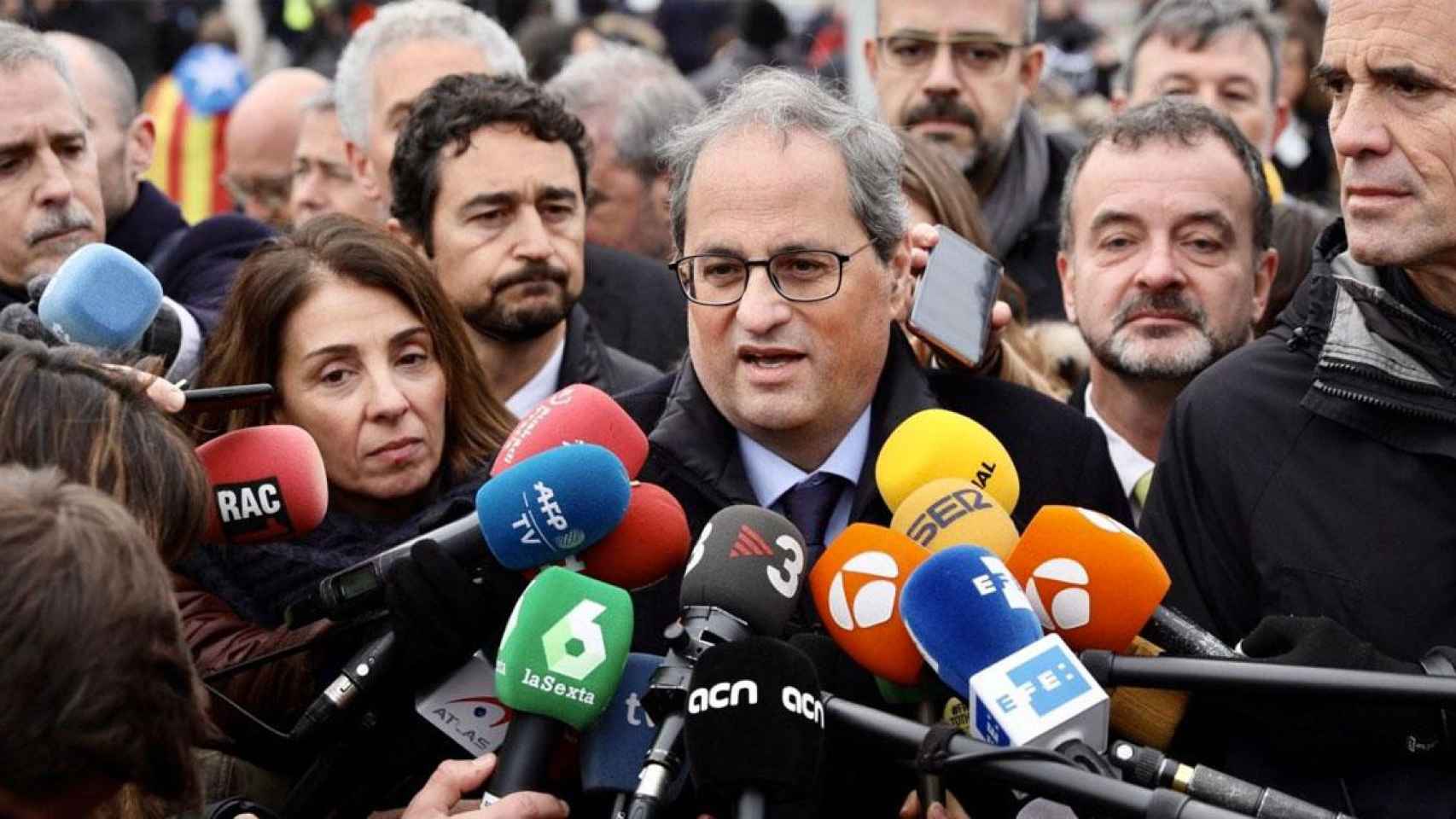 Quim Torra, presidente de la Generalitat, haciendo declaraciones a los medios / EFE