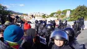 Los Mossos d'Esquadra trabajan para desalojar a los manifestantes